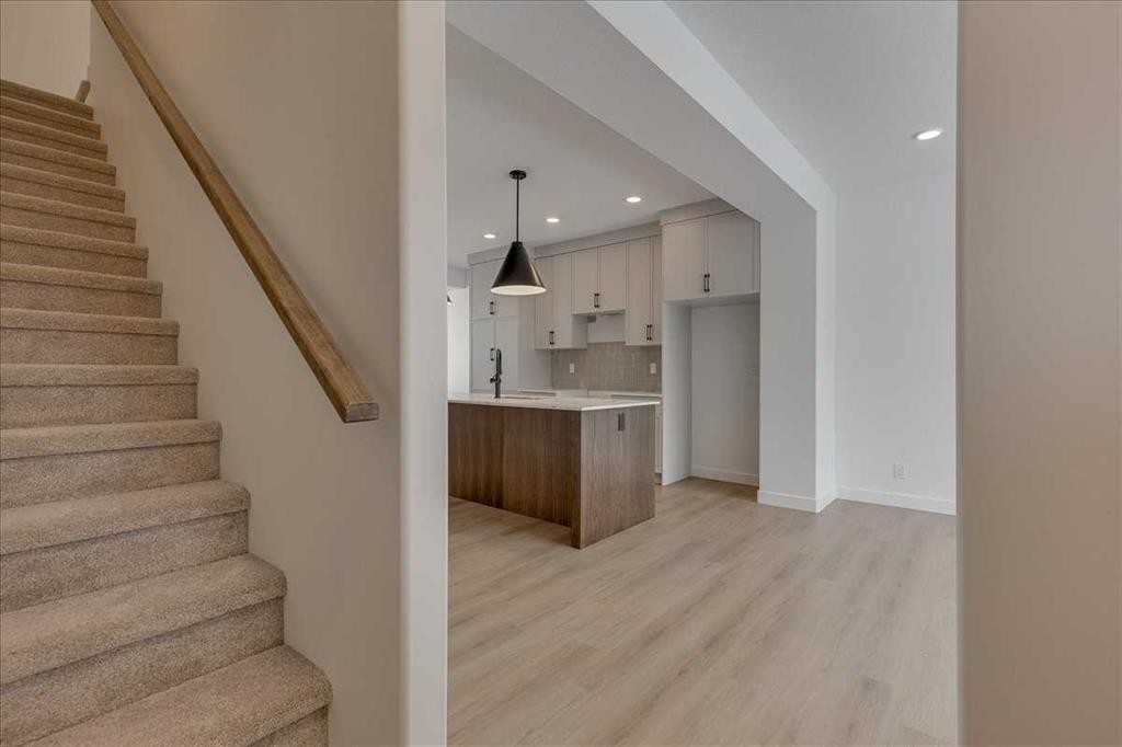 32 Inglis Crescent, Sylvan Lake, AB - Indoor Photo Showing Other Room