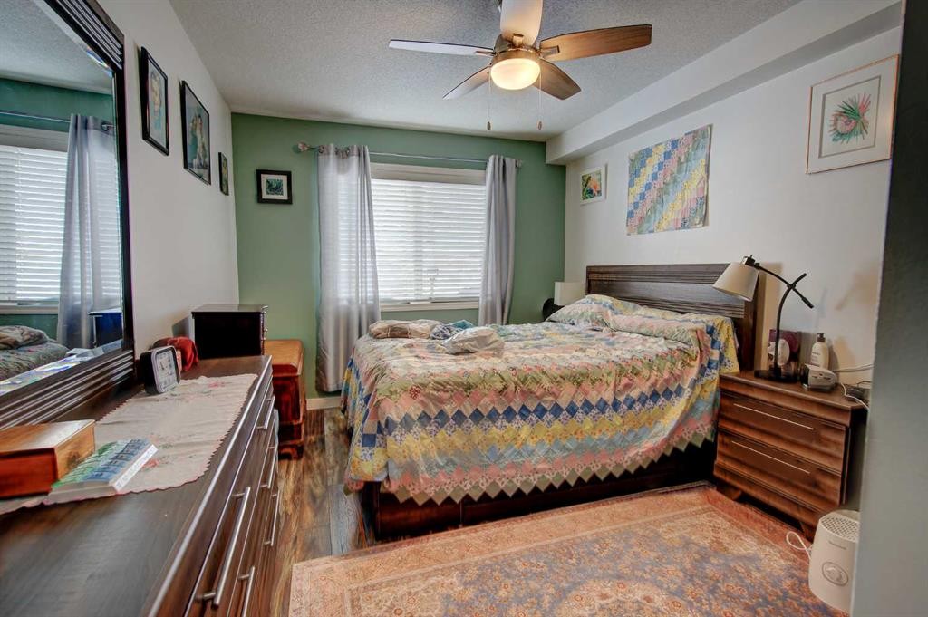 106-60 Jacobs Close, Red Deer, AB - Indoor Photo Showing Bedroom