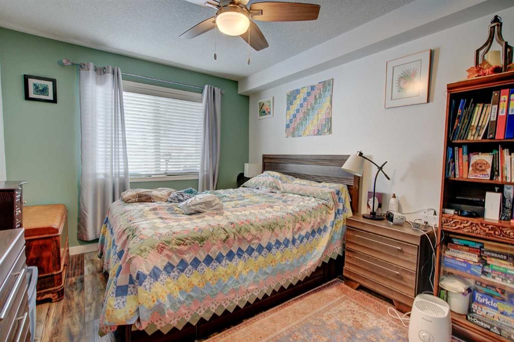 106-60 Jacobs Close, Red Deer, AB - Indoor Photo Showing Bedroom