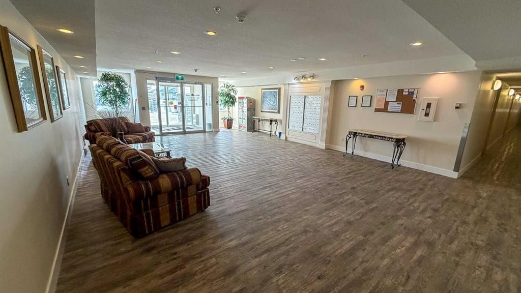 106-60 Jacobs Close, Red Deer, AB - Indoor Photo Showing Other Room