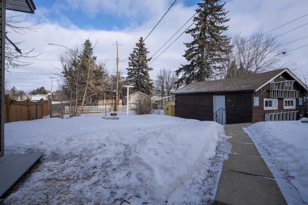 5218 53A Avenue, Camrose, AB - Outdoor