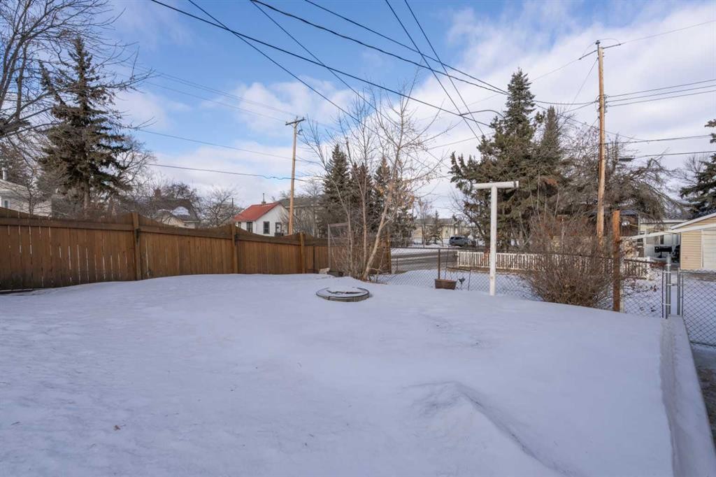 5218 53A Avenue, Camrose, AB - Outdoor