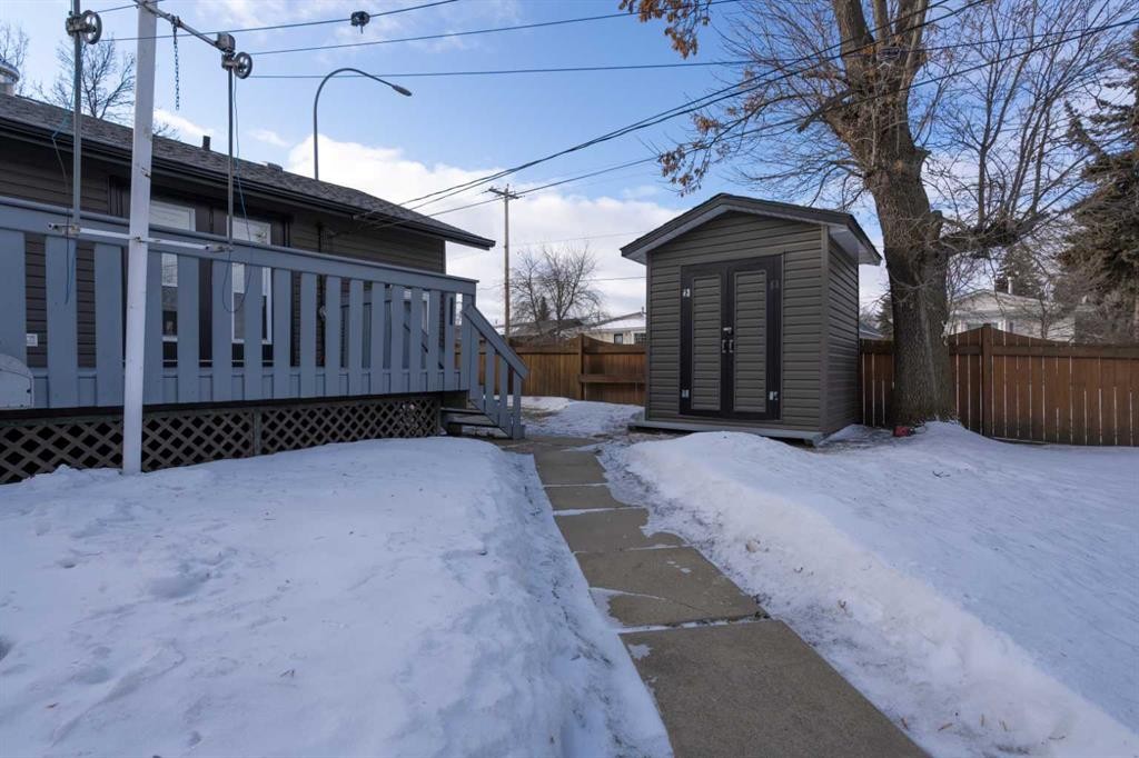 5218 53A Avenue, Camrose, AB - Outdoor