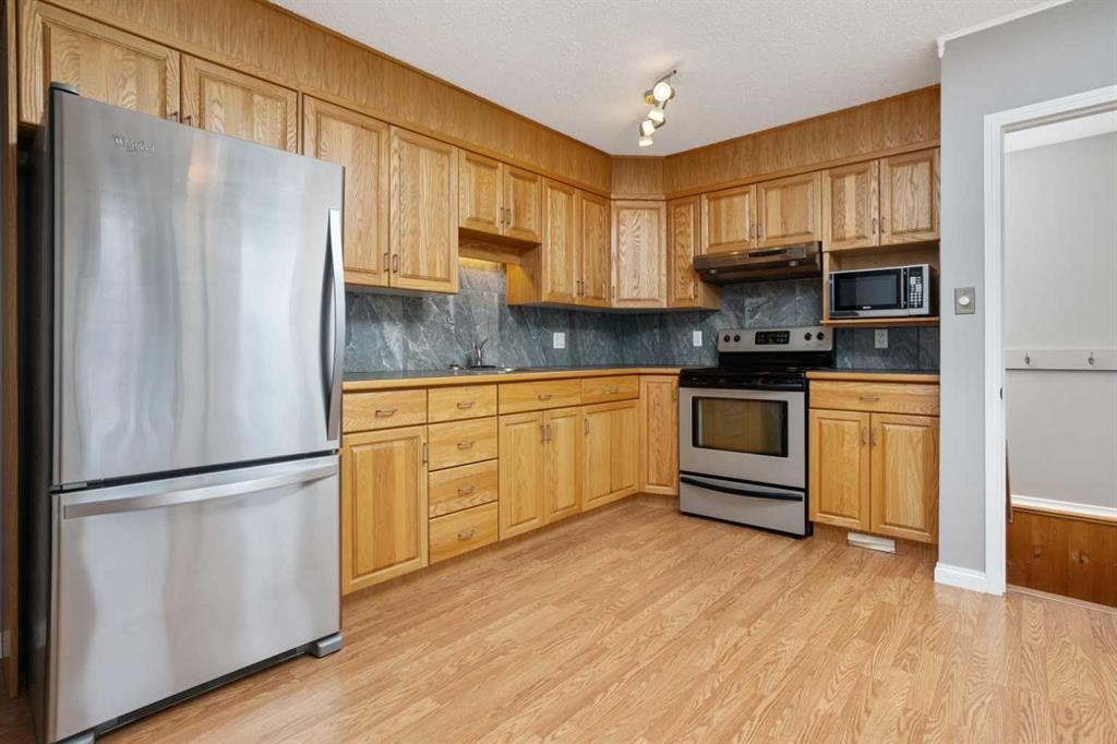 5218 53A Avenue, Camrose, AB - Indoor Photo Showing Kitchen With Stainless Steel Kitchen