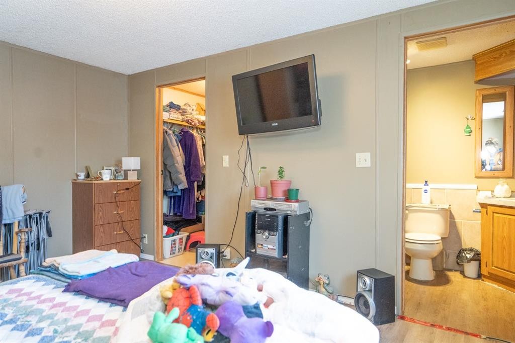 5027 54 Avenue, Bashaw, AB - Indoor