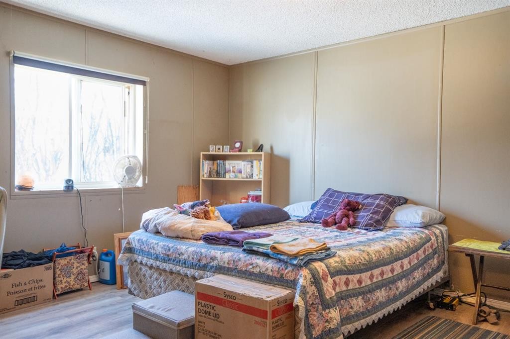 5027 54 Avenue, Bashaw, AB - Indoor Photo Showing Bedroom
