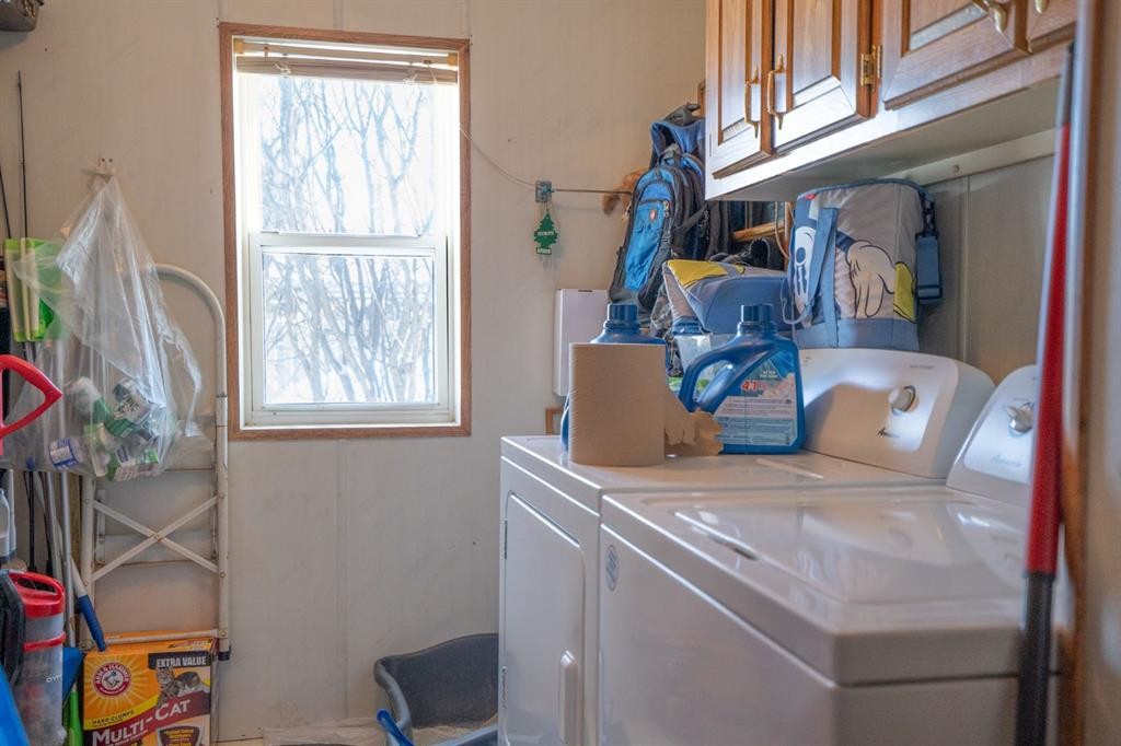 5027 54 Avenue, Bashaw, AB - Indoor Photo Showing Laundry Room