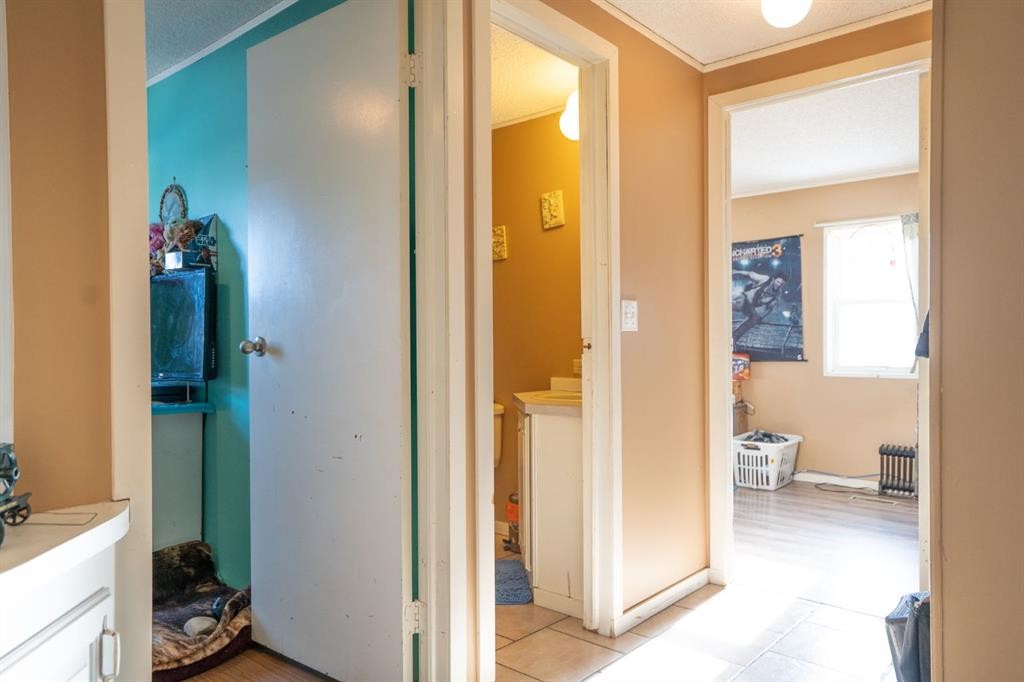 5027 54 Avenue, Bashaw, AB - Indoor