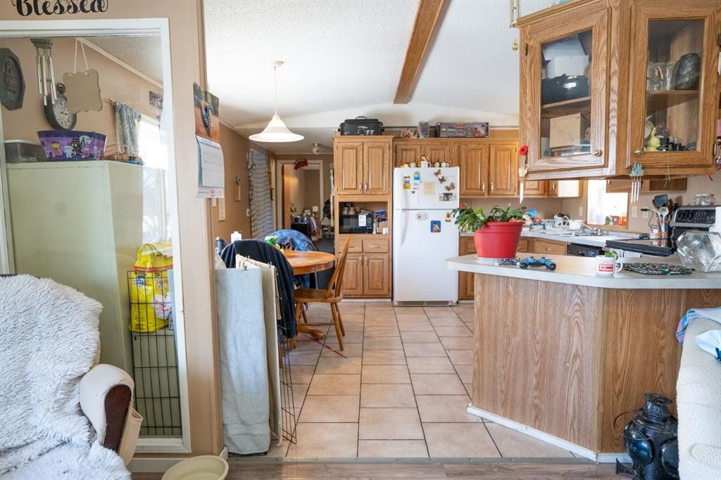5027 54 Avenue, Bashaw, AB - Indoor Photo Showing Kitchen