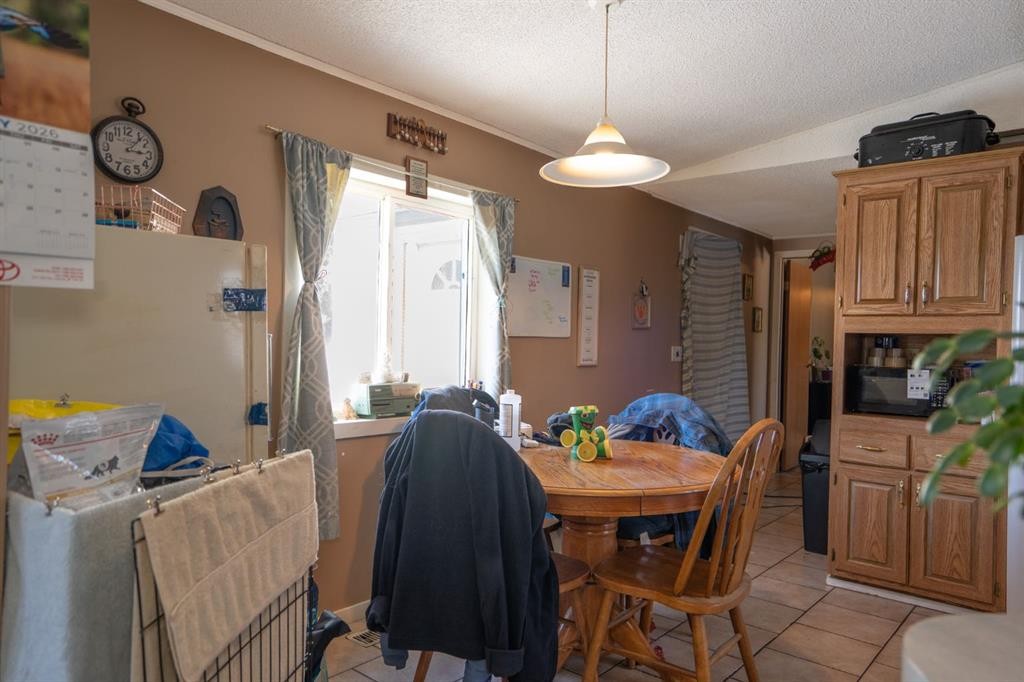 5027 54 Avenue, Bashaw, AB - Indoor Photo Showing Dining Room