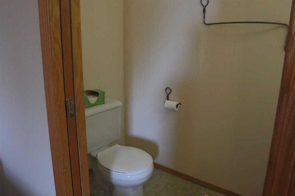 5228 41 St Crescent, Innisfail, AB - Indoor Photo Showing Bathroom