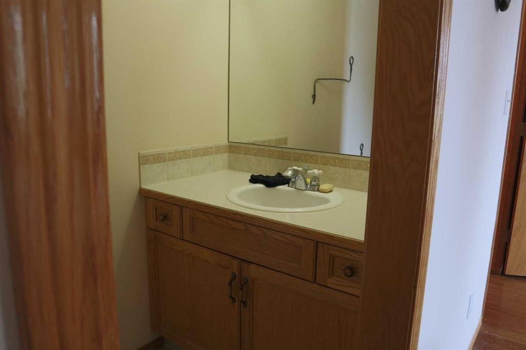 5228 41 St Crescent, Innisfail, AB - Indoor Photo Showing Bathroom