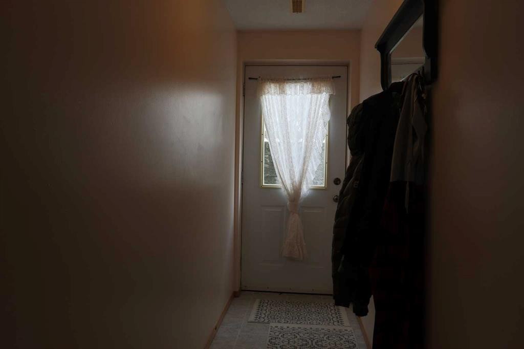 5228 41 St Crescent, Innisfail, AB - Indoor Photo Showing Other Room