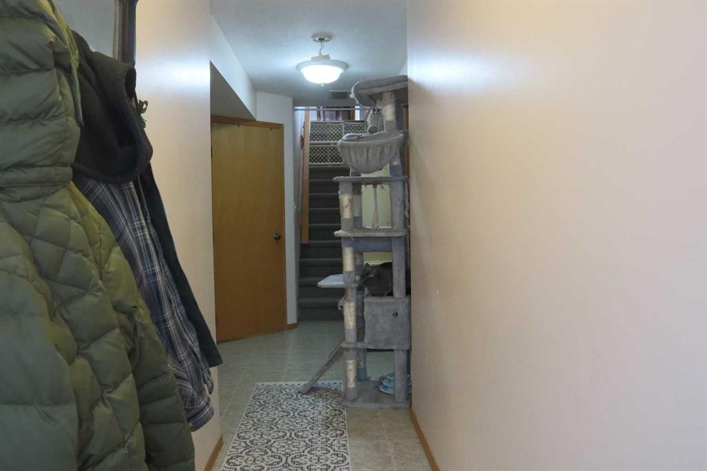 5228 41 St Crescent, Innisfail, AB - Indoor