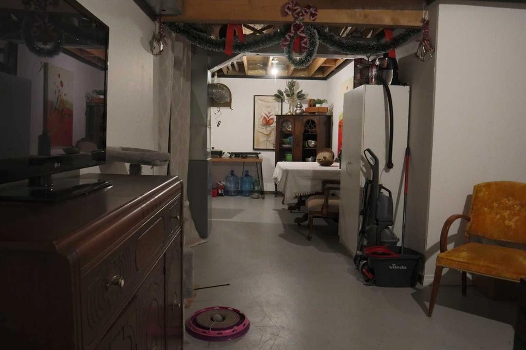 5228 41 St Crescent, Innisfail, AB - Indoor Photo Showing Basement