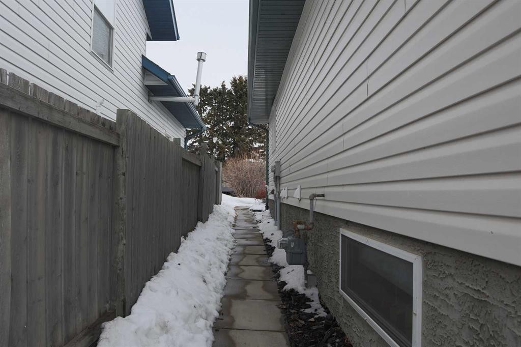 5228 41 St Crescent, Innisfail, AB - Outdoor With Exterior