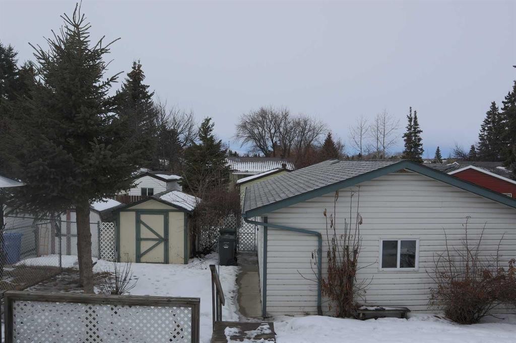 5228 41 St Crescent, Innisfail, AB - Outdoor