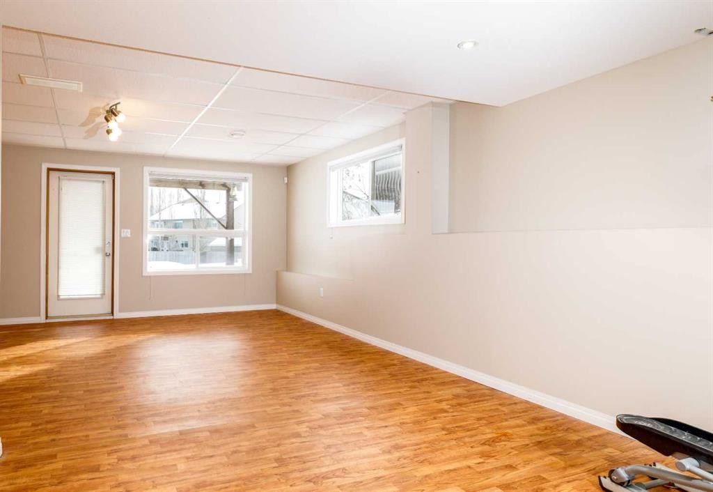 30 Ireland Crescent, Red Deer, AB - Indoor Photo Showing Other Room
