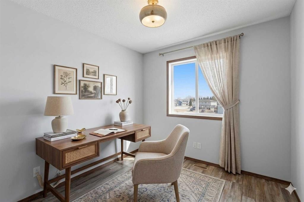 25 Winston Place, Blackfalds, AB - Indoor Photo Showing Office