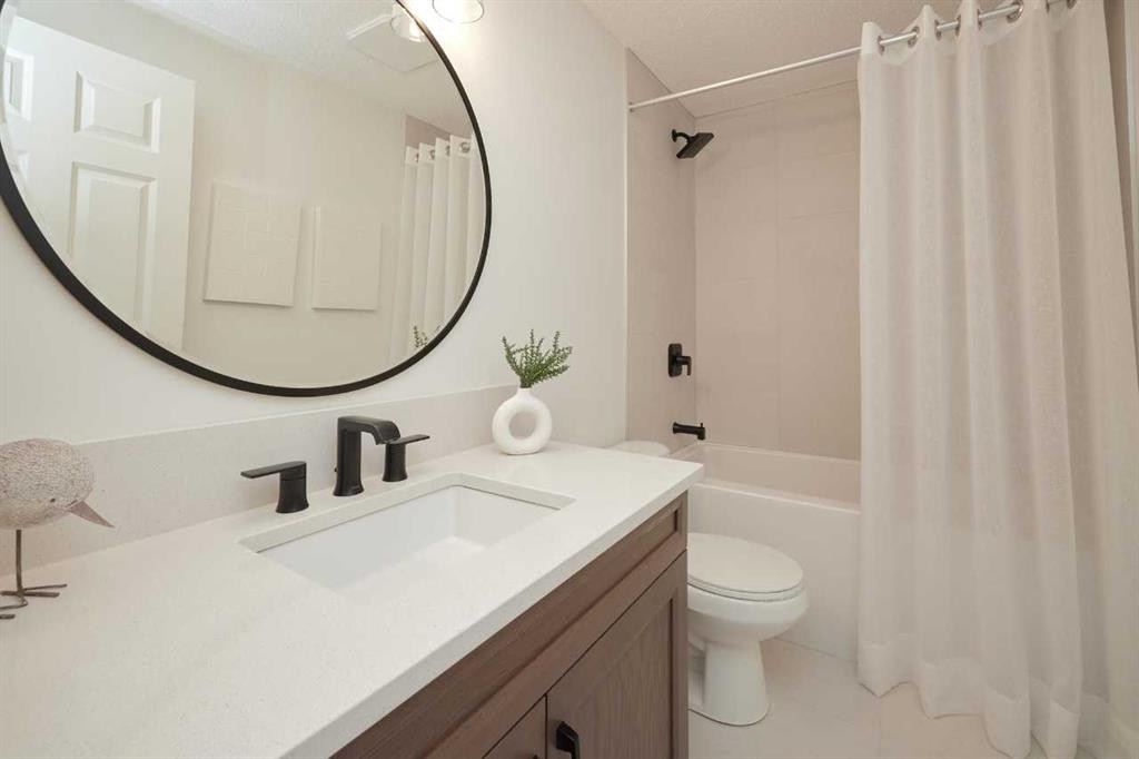 58 Raven Point Se, Calgary, AB - Indoor Photo Showing Bathroom