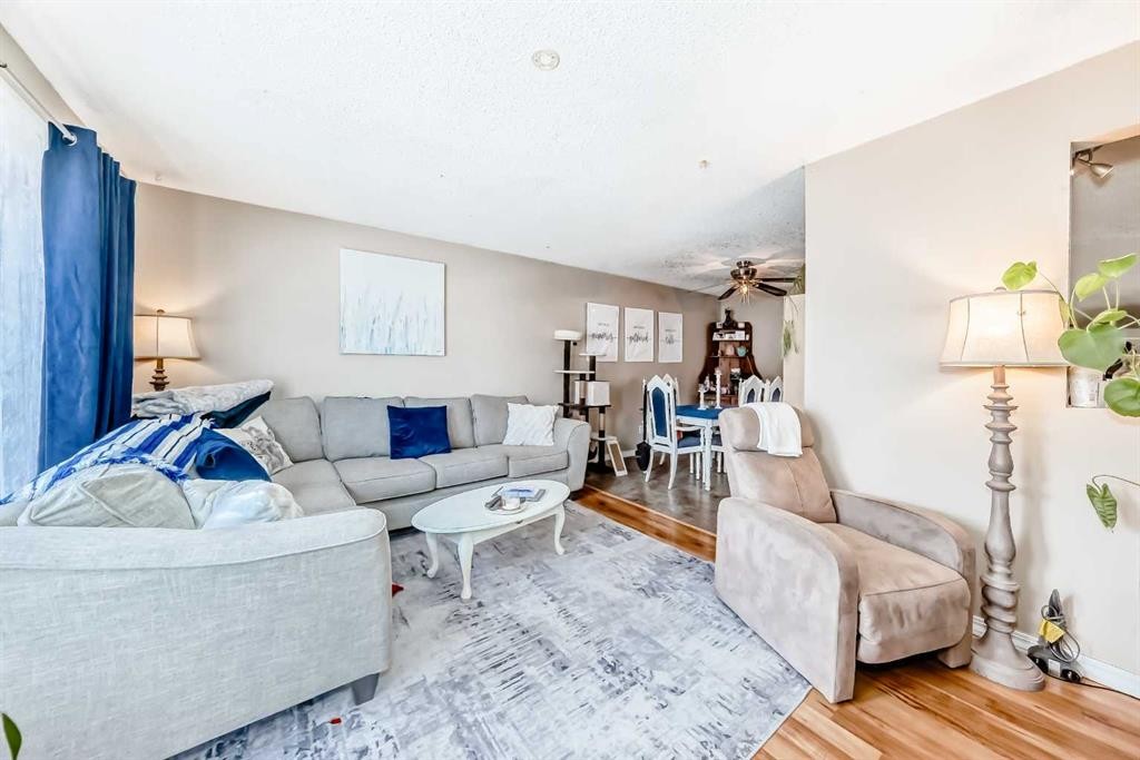 4105 53 Avenue, Innisfail, AB - Indoor Photo Showing Living Room
