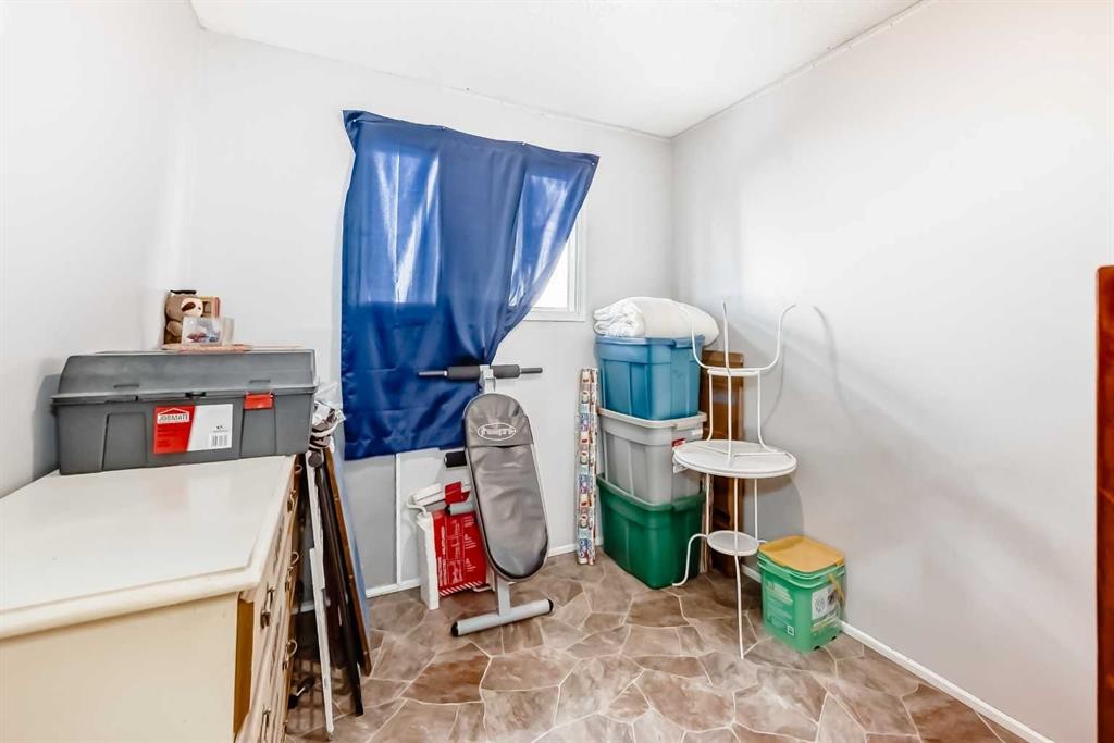 4105 53 Avenue, Innisfail, AB - Indoor