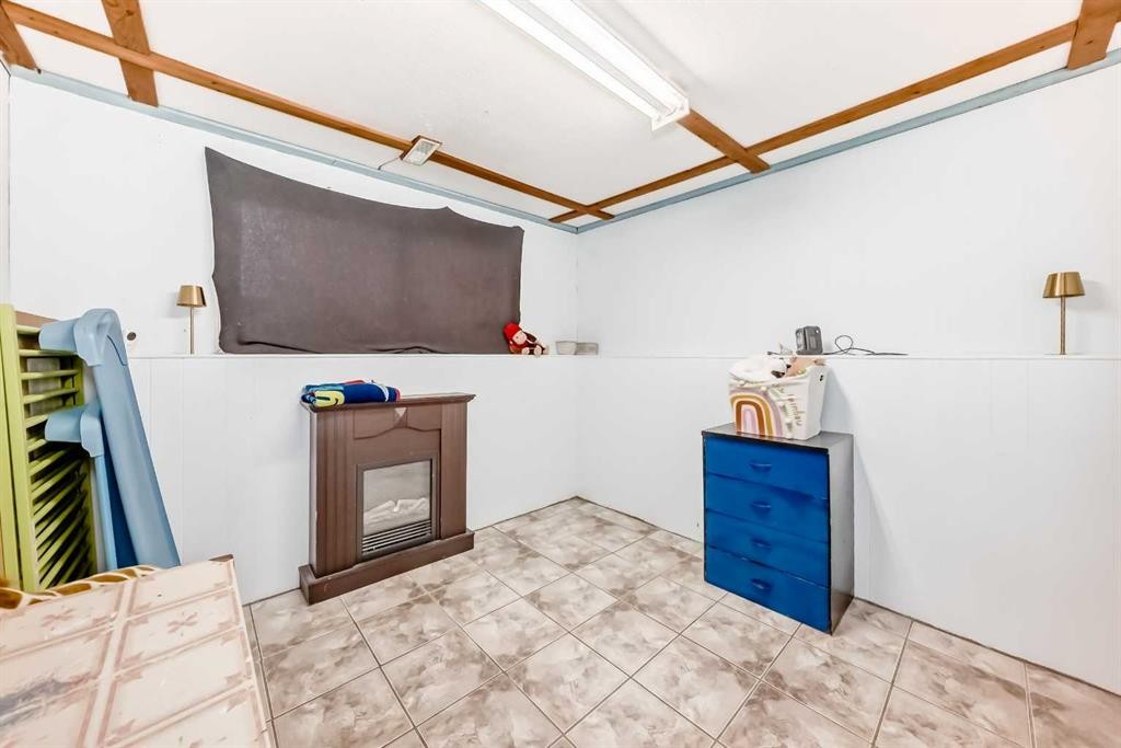 4105 53 Avenue, Innisfail, AB - Indoor Photo Showing Other Room