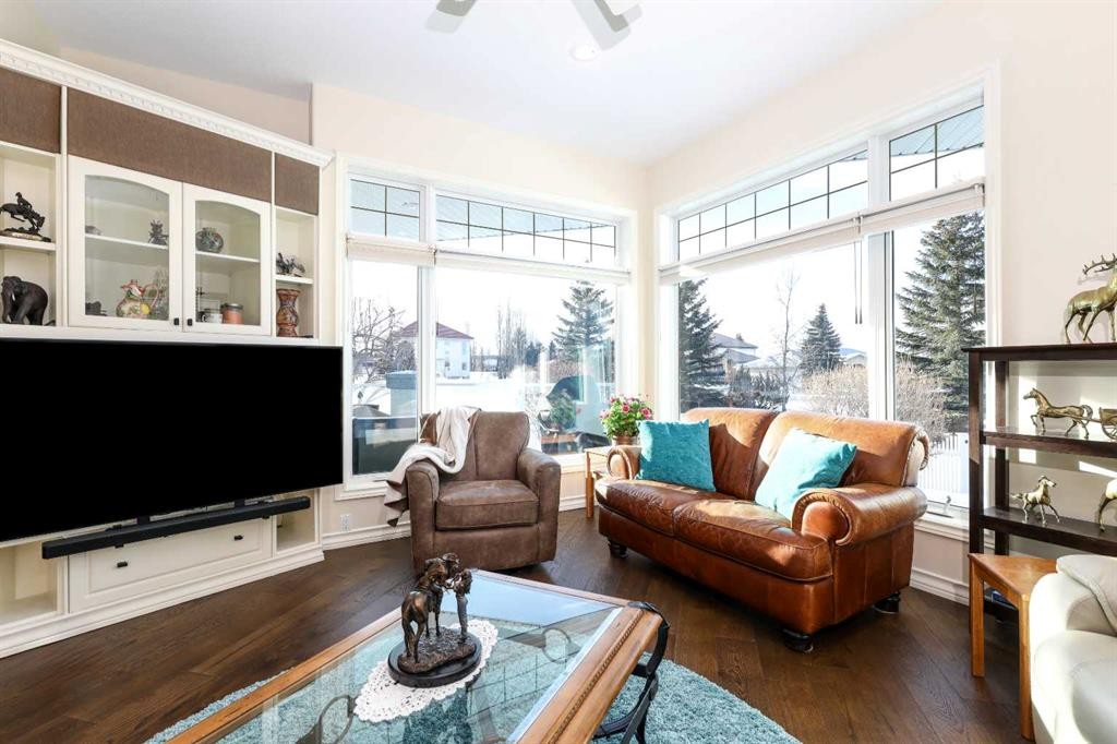 147 Alexander Crescent, Red Deer, AB - Indoor Photo Showing Living Room