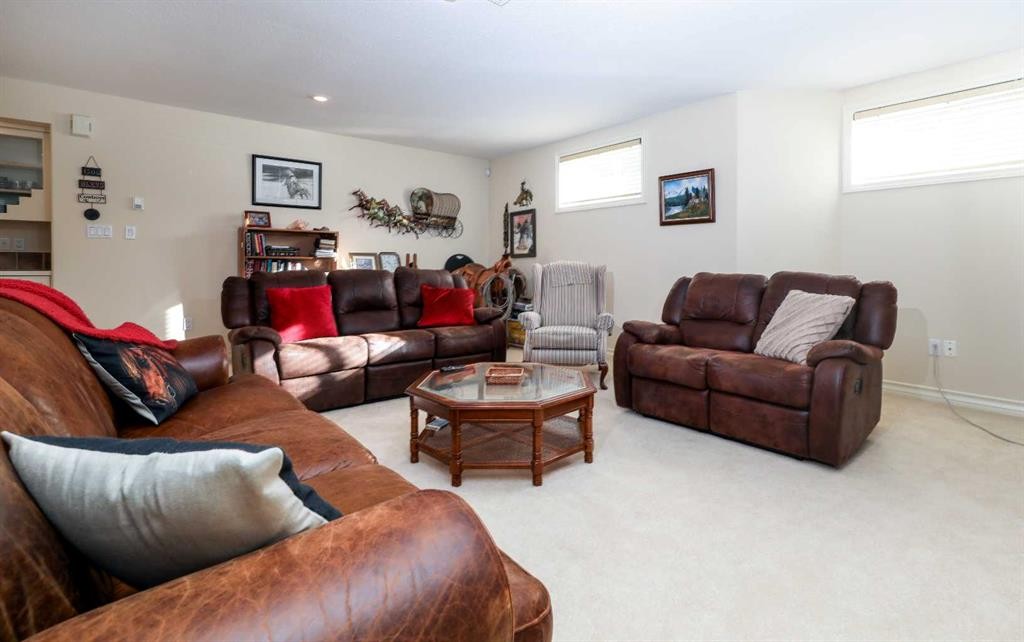 147 Alexander Crescent, Red Deer, AB - Indoor Photo Showing Living Room