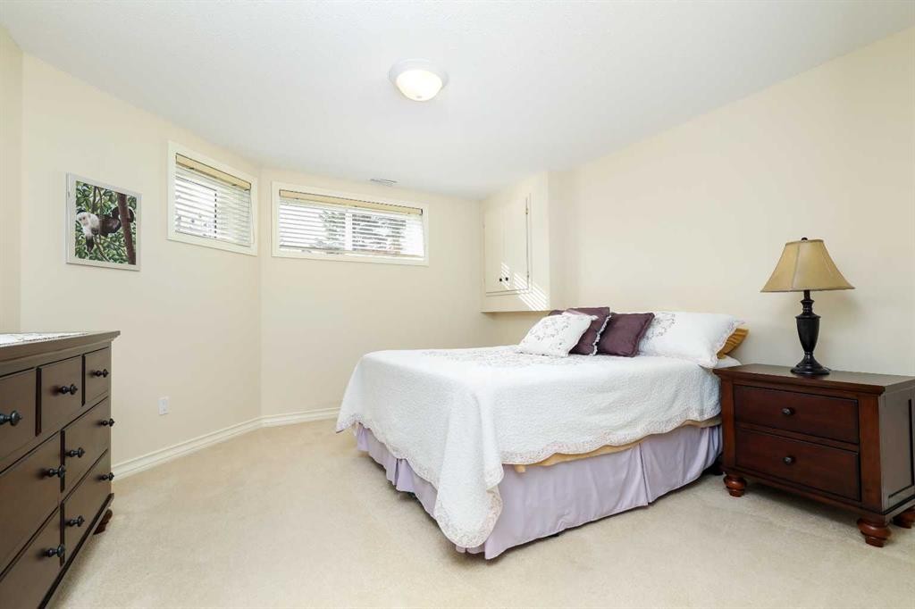 147 Alexander Crescent, Red Deer, AB - Indoor Photo Showing Bedroom