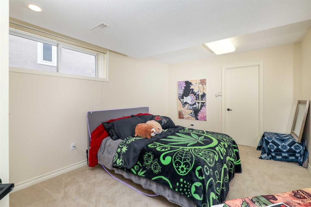 147 Alexander Crescent, Red Deer, AB - Indoor Photo Showing Bedroom