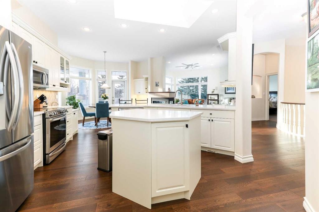 147 Alexander Crescent, Red Deer, AB - Indoor Photo Showing Kitchen With Upgraded Kitchen