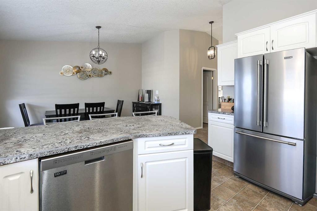16 Durand Crescent, Red Deer, AB - Indoor Photo Showing Kitchen With Stainless Steel Kitchen With Upgraded Kitchen
