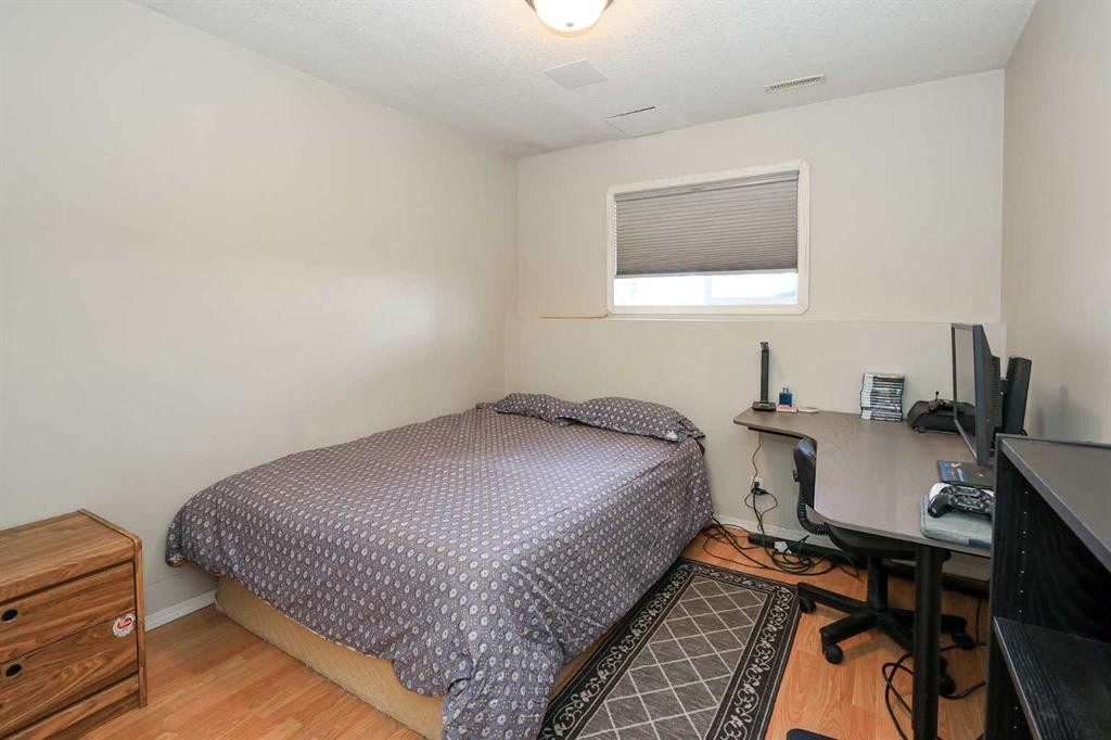 16 Durand Crescent, Red Deer, AB - Indoor Photo Showing Bedroom