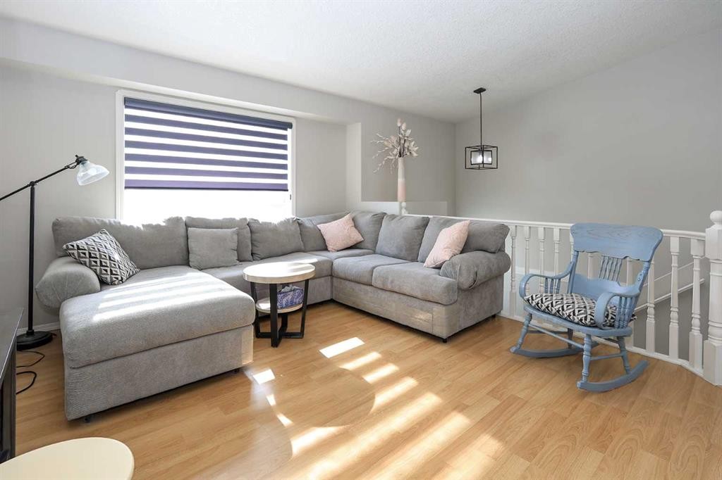 16 Durand Crescent, Red Deer, AB - Indoor Photo Showing Living Room