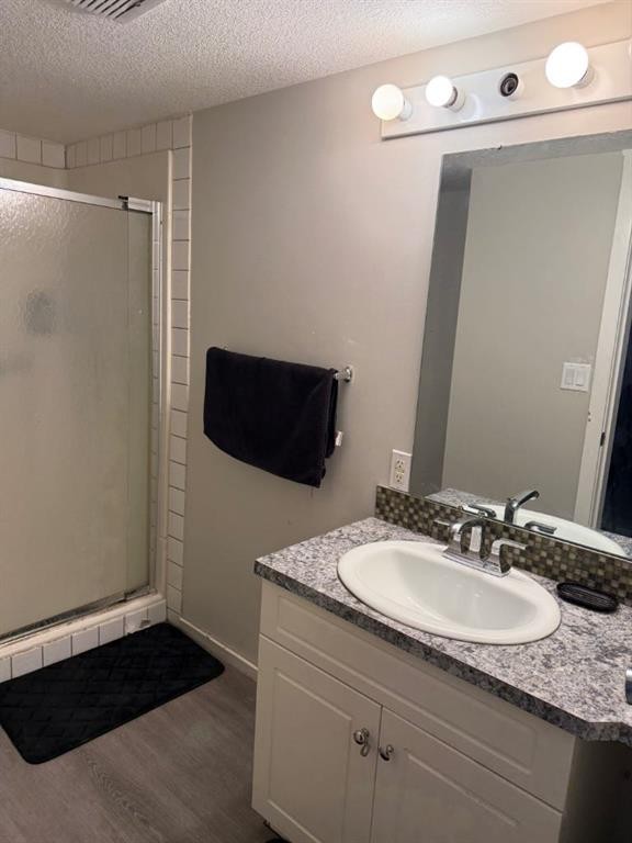 6320 Hewson Avenue, Red Deer, AB - Indoor Photo Showing Bathroom