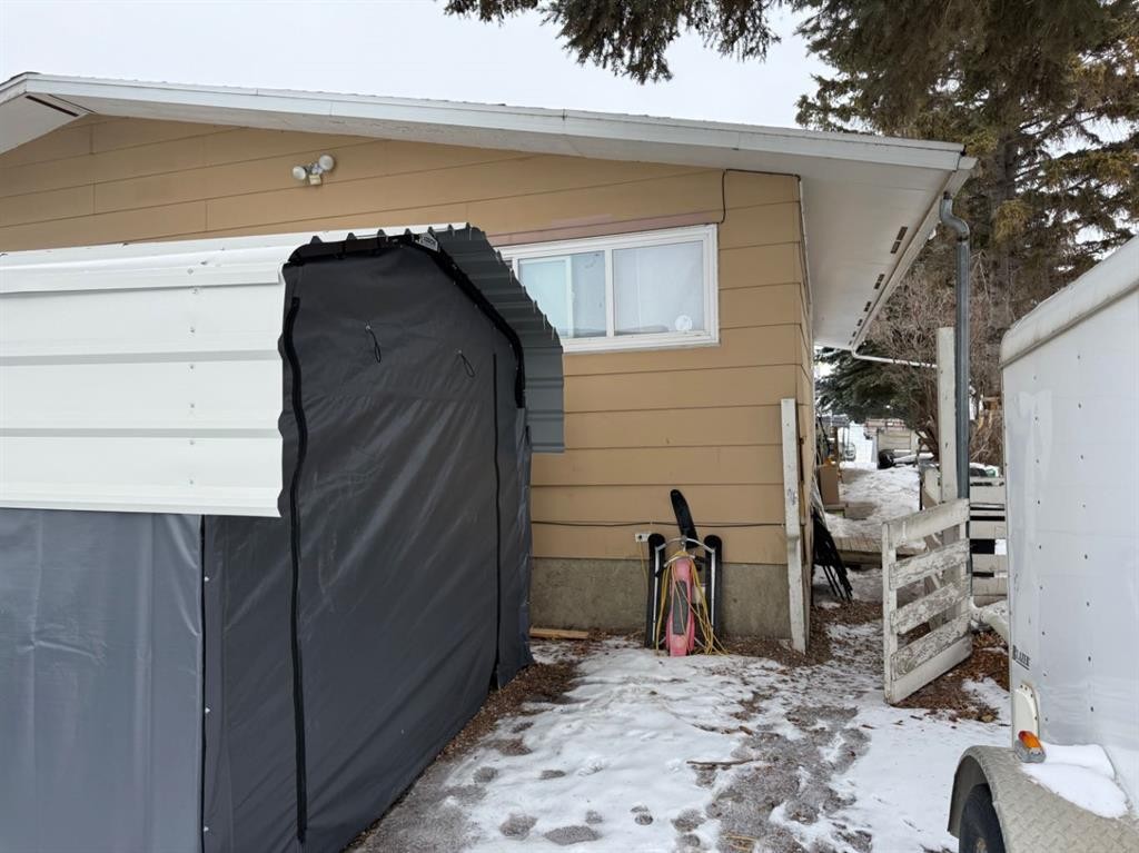 6320 Hewson Avenue, Red Deer, AB - Outdoor With Exterior