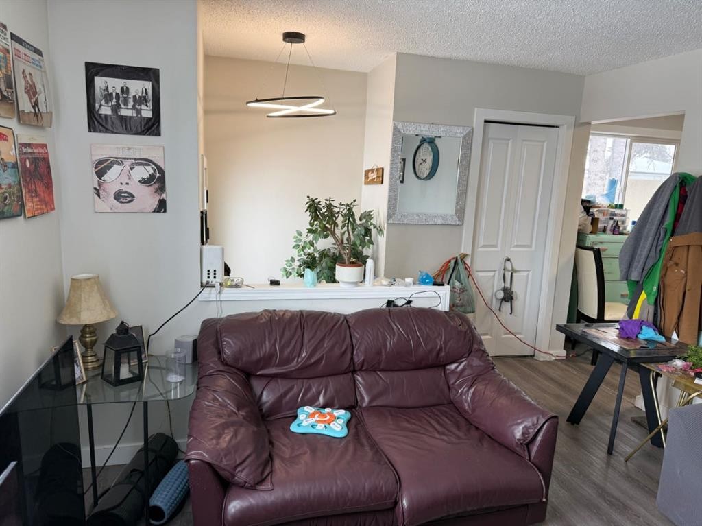 6320 Hewson Avenue, Red Deer, AB - Indoor