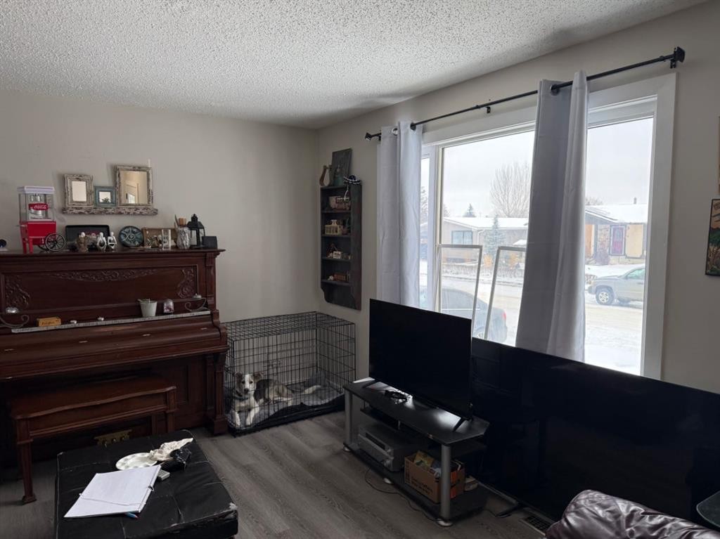 6320 Hewson Avenue, Red Deer, AB - Indoor
