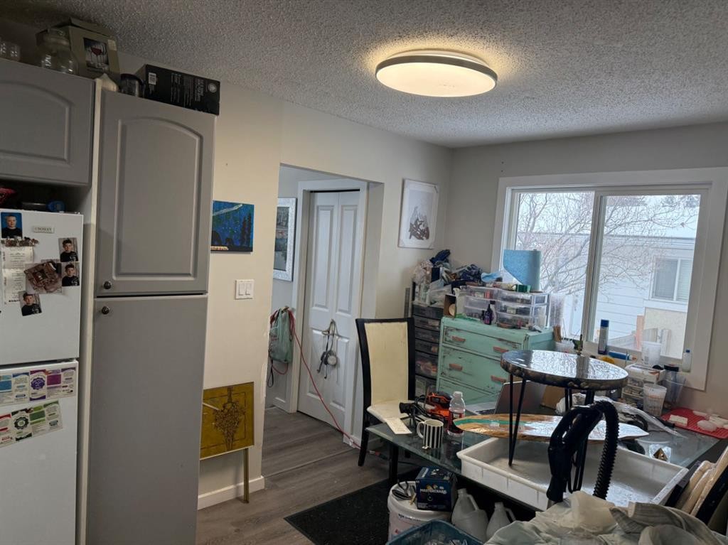 6320 Hewson Avenue, Red Deer, AB - Indoor