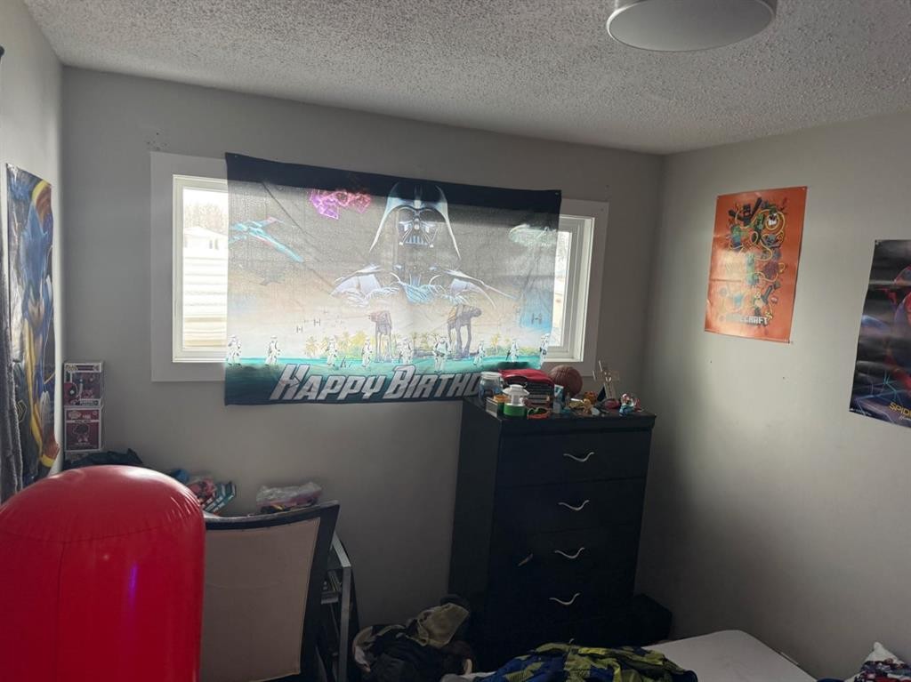 6320 Hewson Avenue, Red Deer, AB - Indoor Photo Showing Bedroom