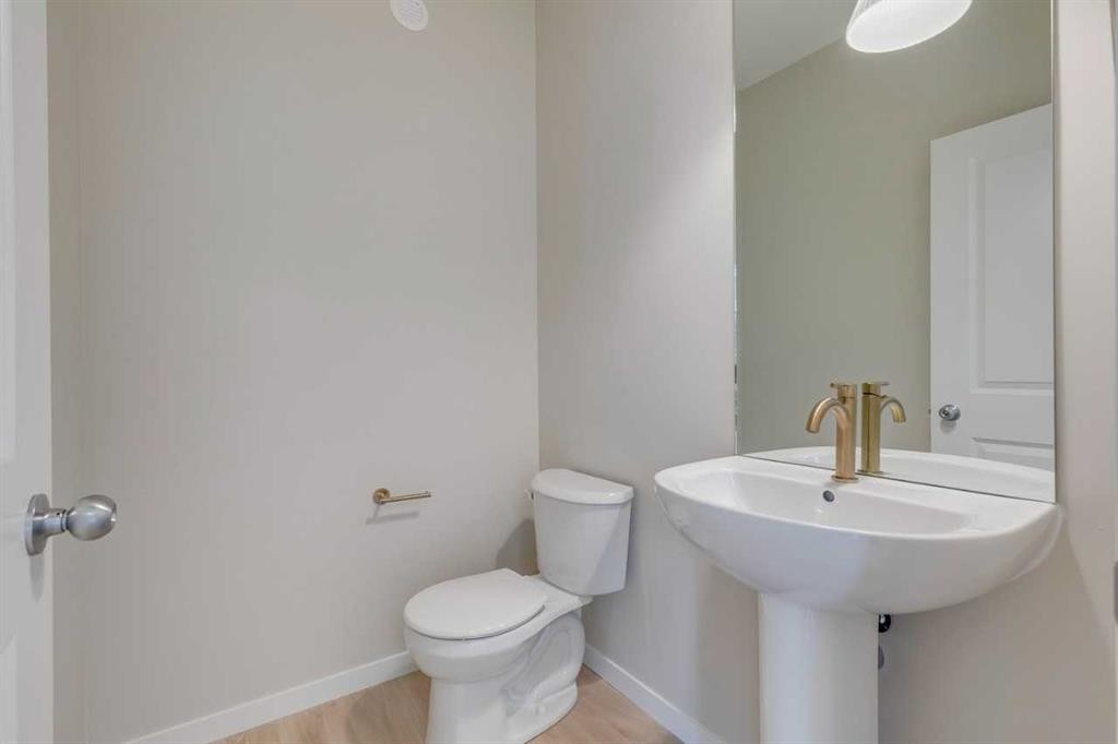 82 Alpine Common Sw, Calgary, AB - Indoor Photo Showing Bathroom