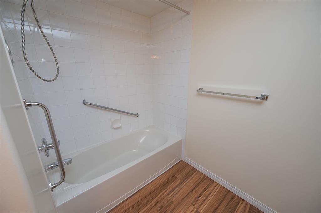 233-56 Carroll Crescent, Red Deer, AB - Indoor Photo Showing Bathroom