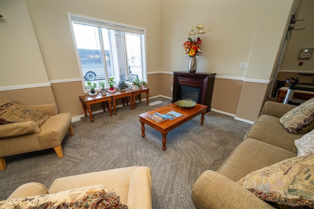 233-56 Carroll Crescent, Red Deer, AB - Indoor Photo Showing Living Room