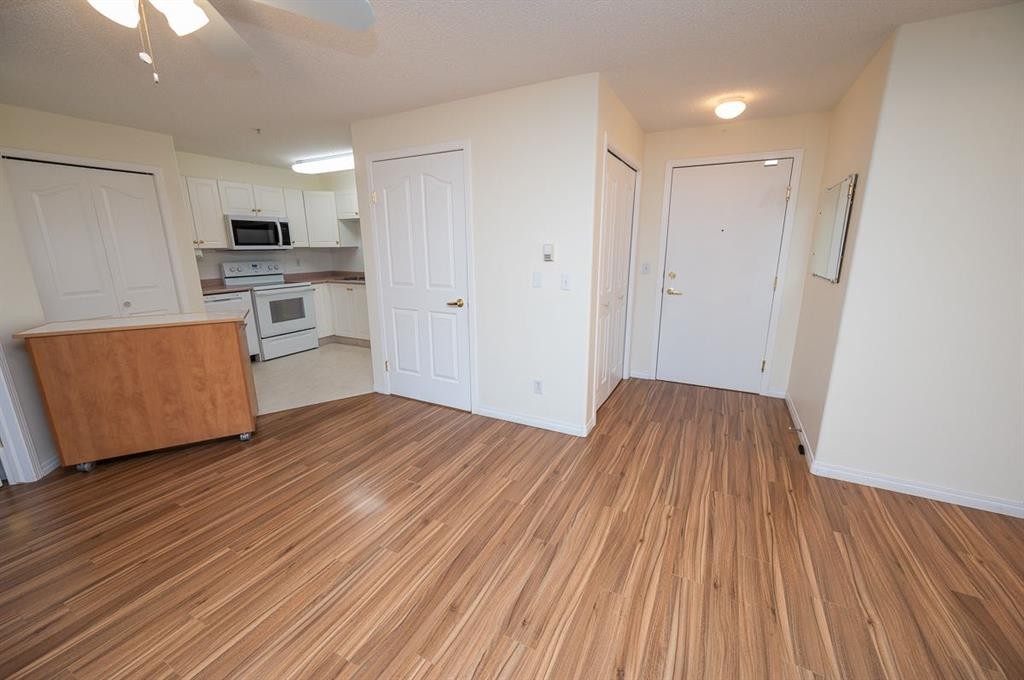 233-56 Carroll Crescent, Red Deer, AB - Indoor Photo Showing Kitchen