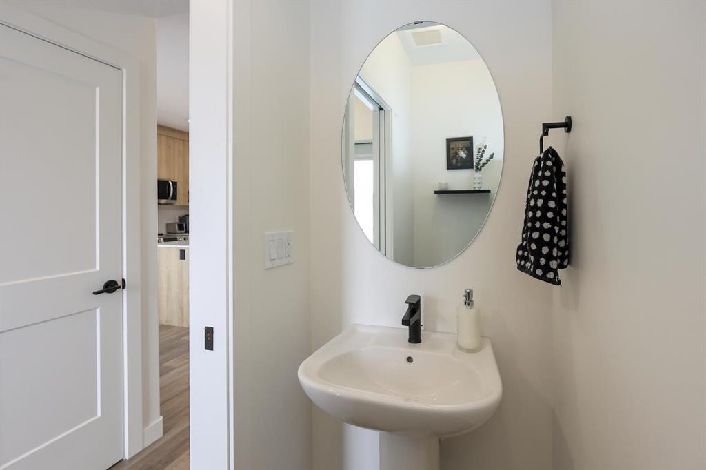 E-2 Evergreen Way, Red Deer, AB - Indoor Photo Showing Bathroom