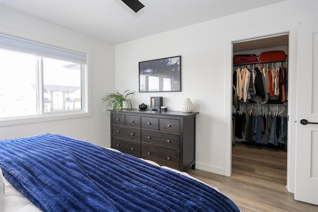 E-2 Evergreen Way, Red Deer, AB - Indoor Photo Showing Bedroom