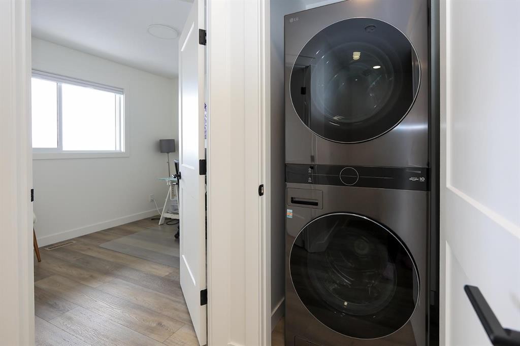 E-2 Evergreen Way, Red Deer, AB - Indoor Photo Showing Laundry Room