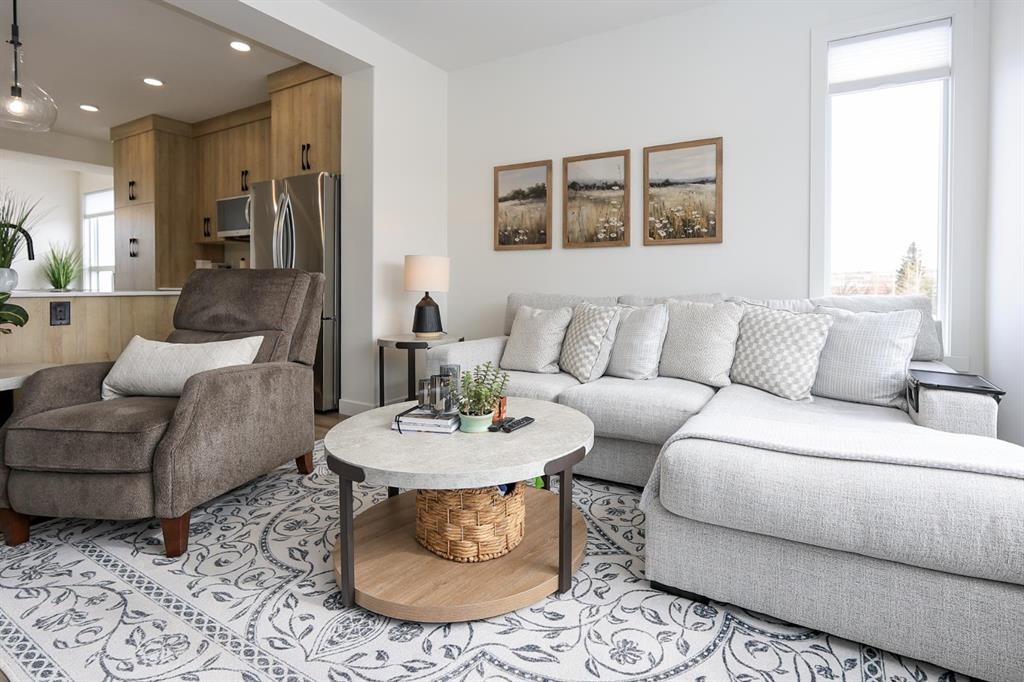 E-2 Evergreen Way, Red Deer, AB - Indoor Photo Showing Living Room