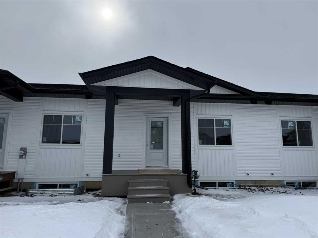 7 Gray Close, Sylvan Lake, AB - Outdoor With Exterior